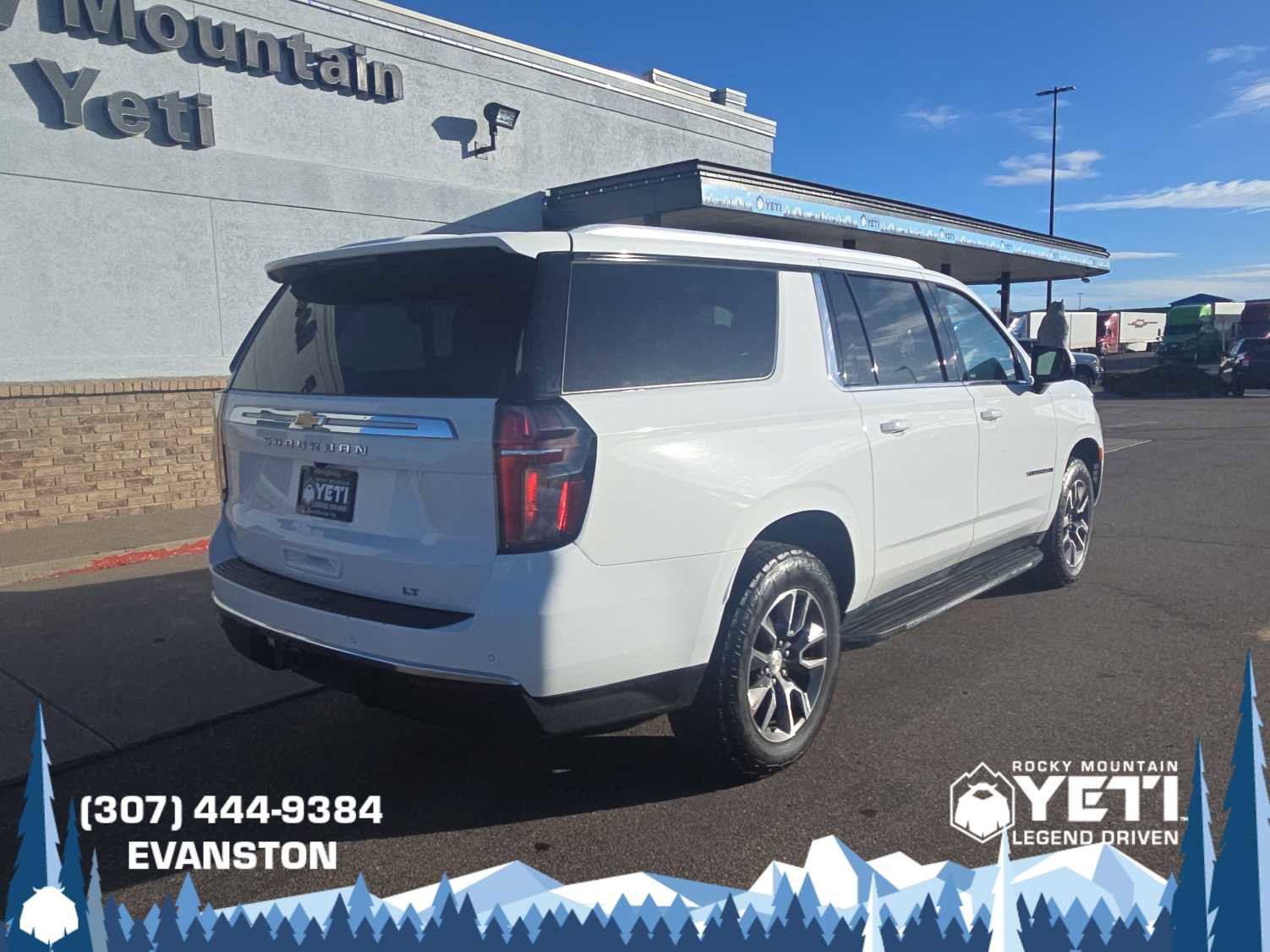Used 2021 Chevrolet Suburban LT w/ LT Signature Package image 3