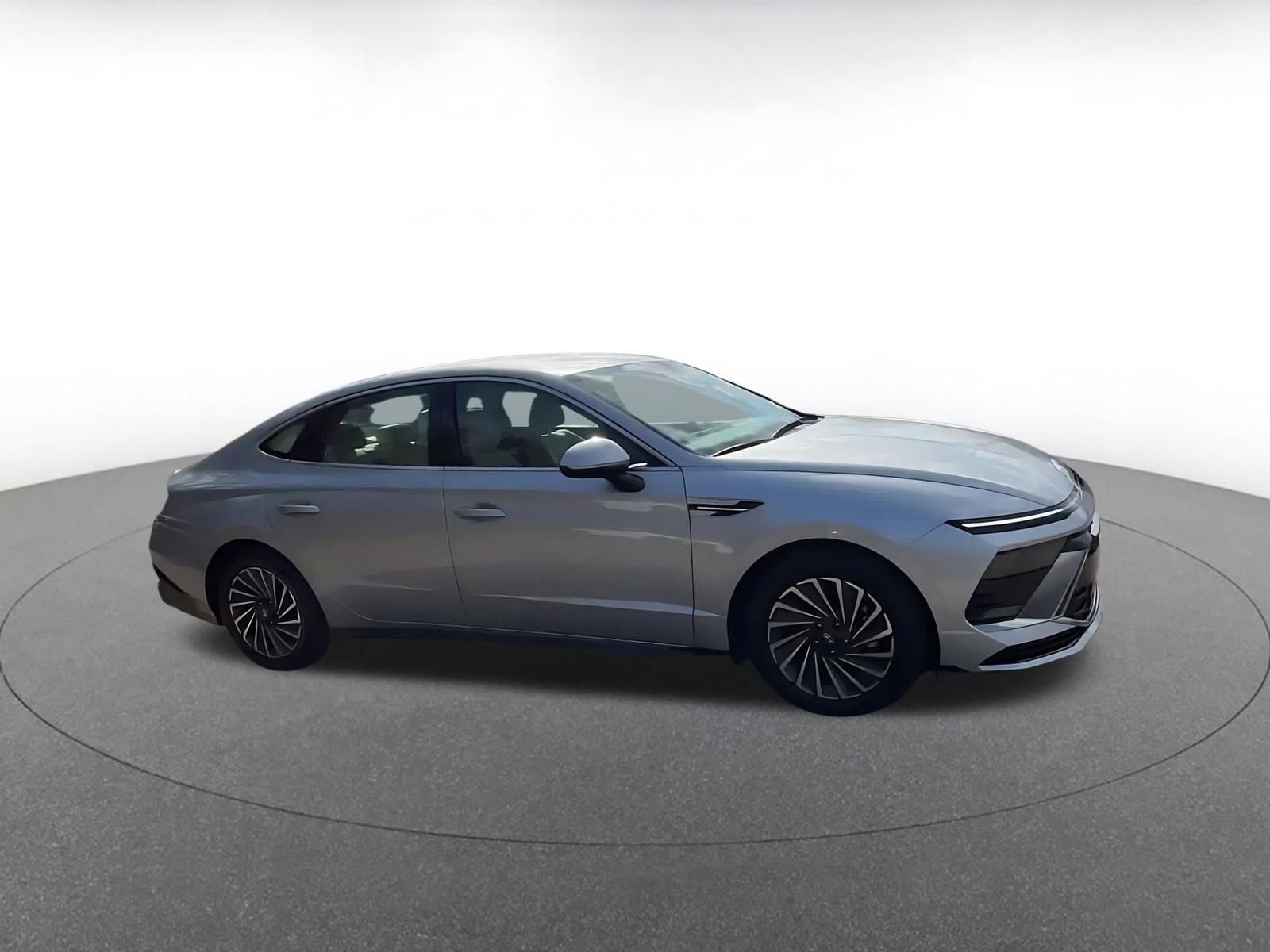 Used 2025 Hyundai Sonata SEL FWD image 2
