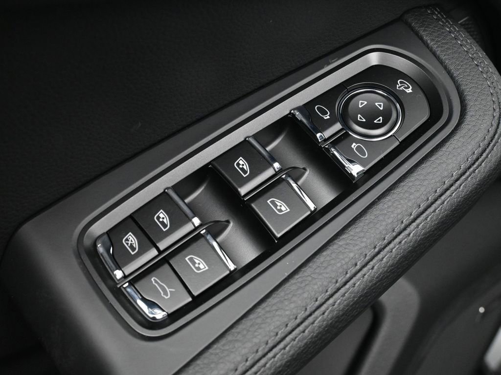 Certified 2026 Porsche Macan image 19