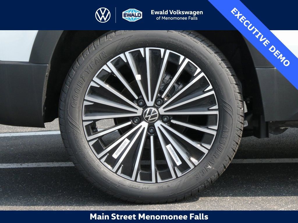 Certified 2025 Volkswagen Taos SE image 21