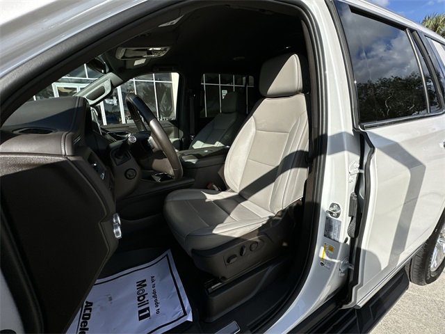 Used 2023 GMC Yukon SLT w/ SLT Luxury Package image 19