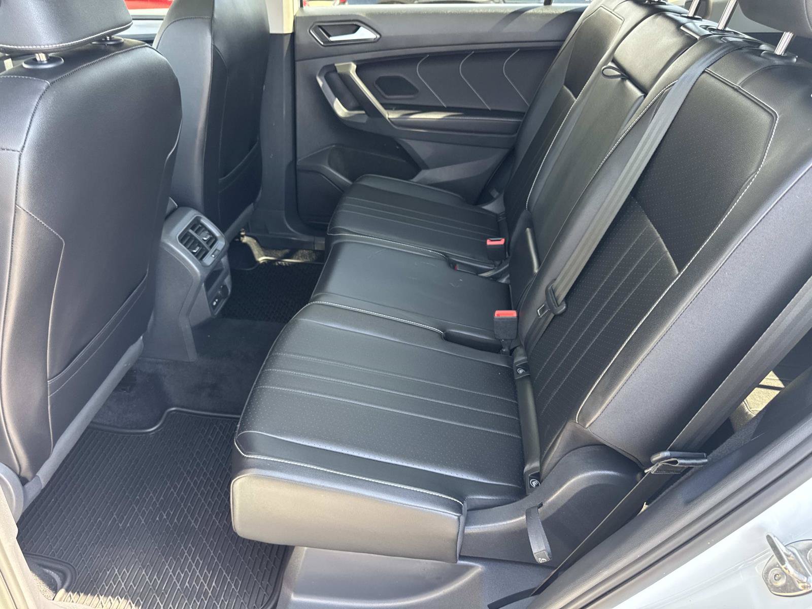 Certified 2023 Volkswagen Tiguan SE w/ Panoramic Sunroof Package FWD image 27