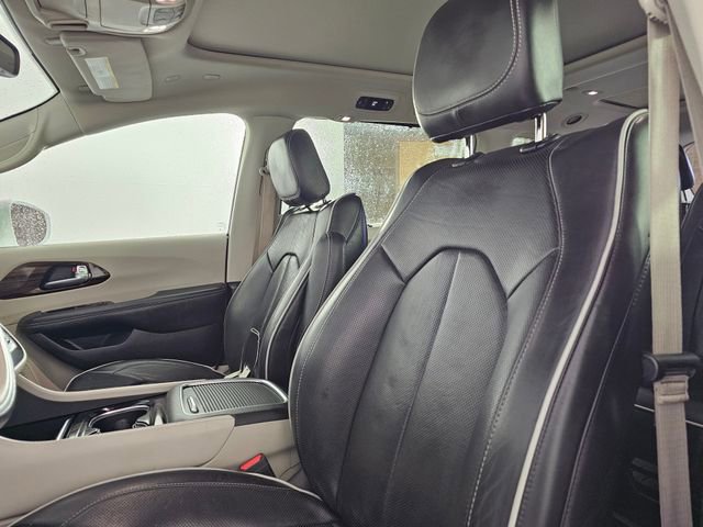 Used 2021 Chrysler Pacifica Limited image 26