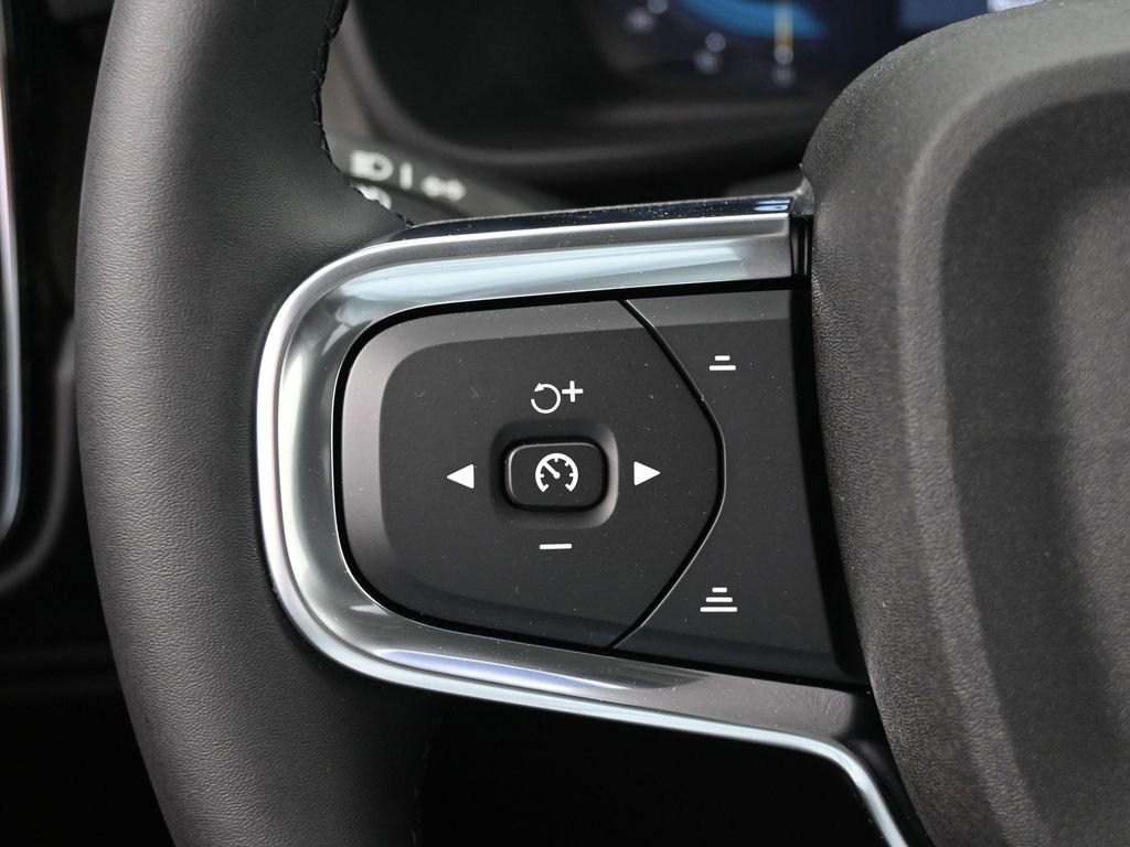 New 2025 Volvo XC40 B5 Core w/ Climate Package AWD/4WD image 11