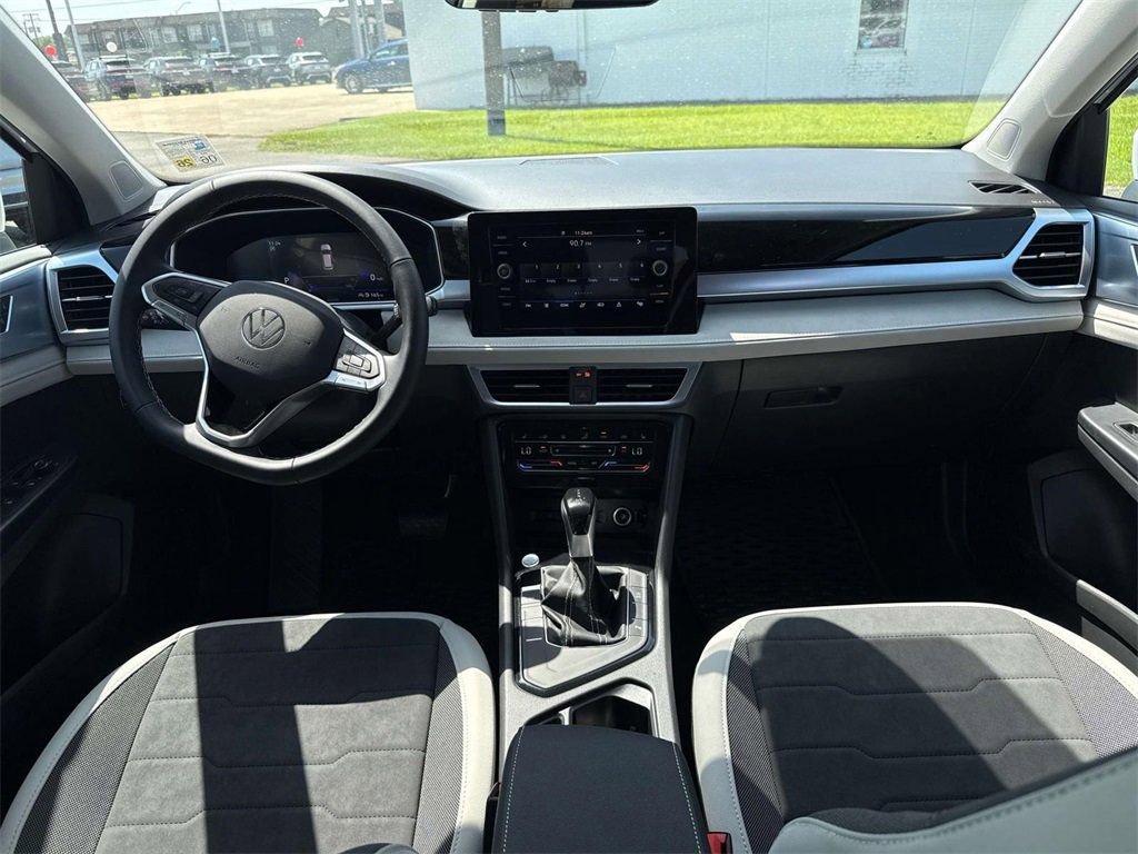 New 2025 Volkswagen Taos SE image 14