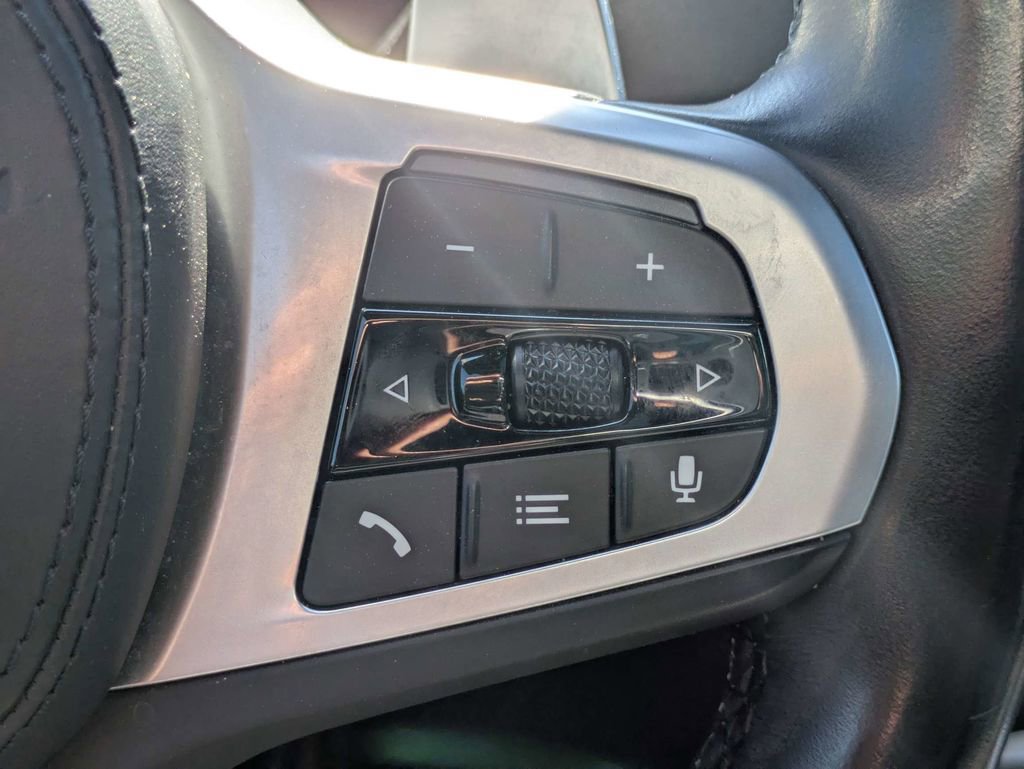 Used 2022 BMW M550i xDrive w/ Executive Package image 29