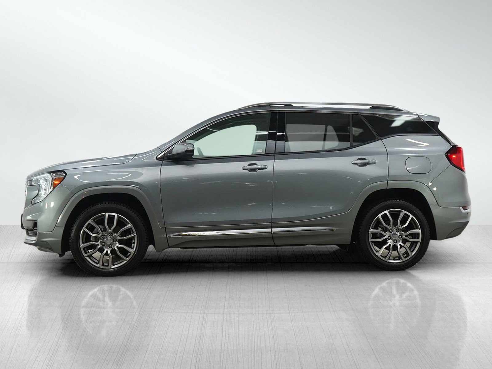 Used 2023 GMC Terrain Denali AWD/4WD image 2