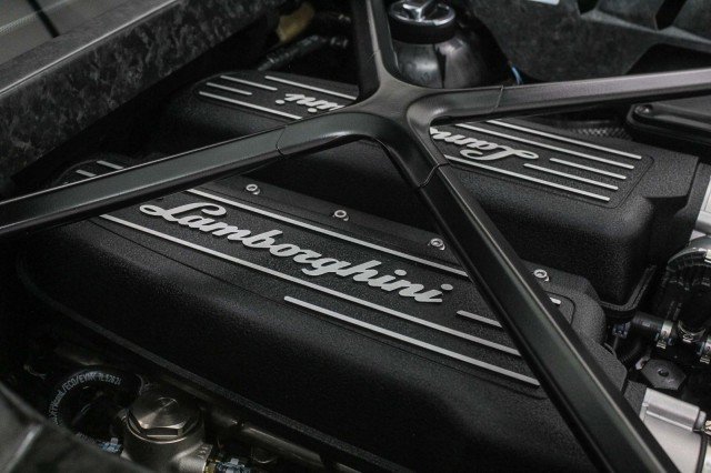 Used 2015 Lamborghini Huracan LP 610-4 image 41