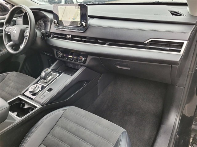Used 2024 Mitsubishi Outlander SE image 17