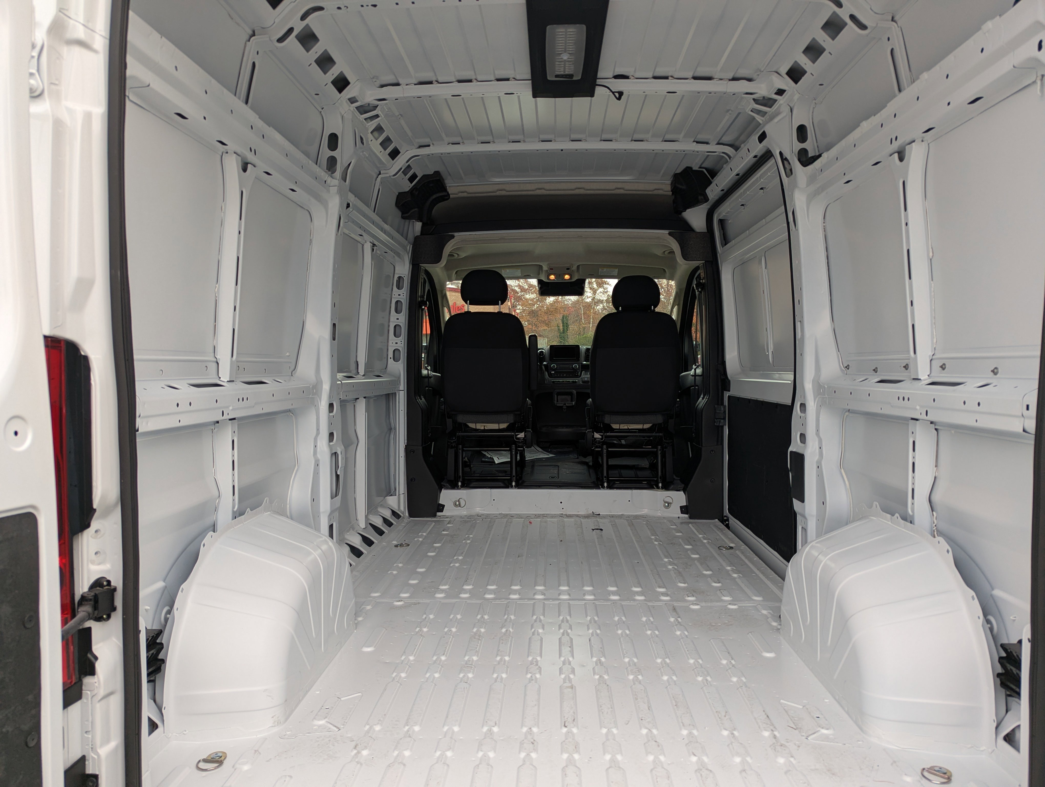 New 2026 RAM ProMaster 1500 w/ Quick Order Package 22G SLT image 15