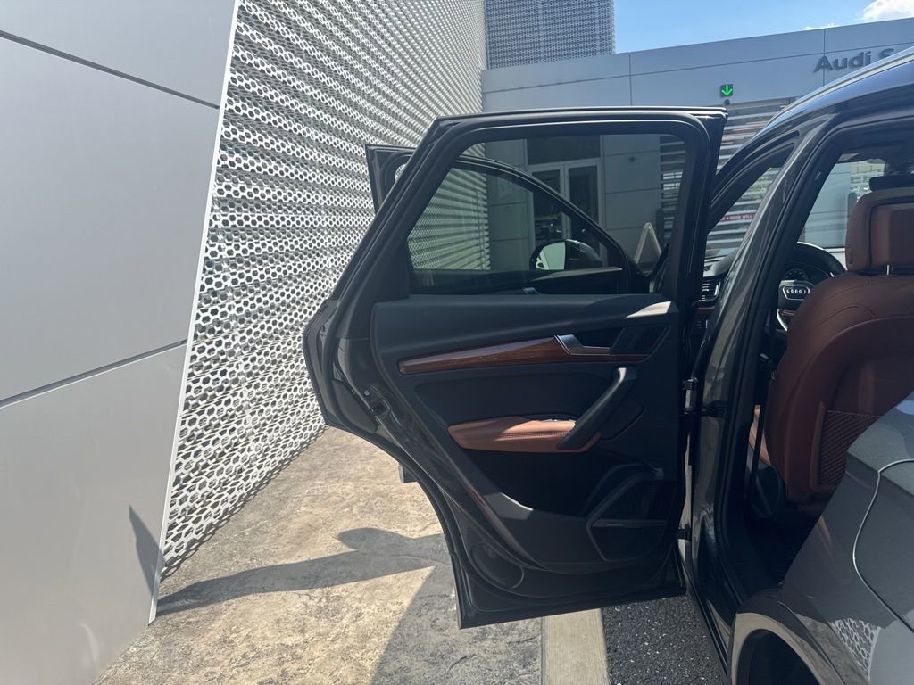Certified 2023 Audi Q5 e Premium Plus w/ Premium Plus Package AWD/4WD image 42
