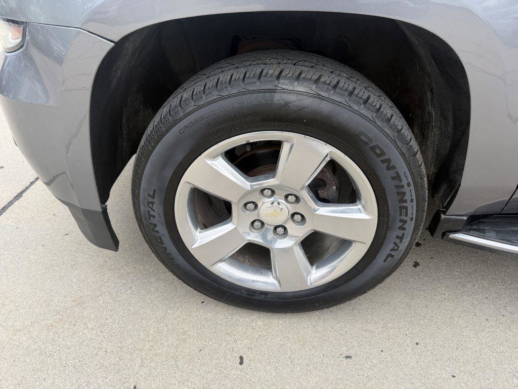Used 2018 Chevrolet Suburban LT w/ Luxury Package AWD/4WD image 19