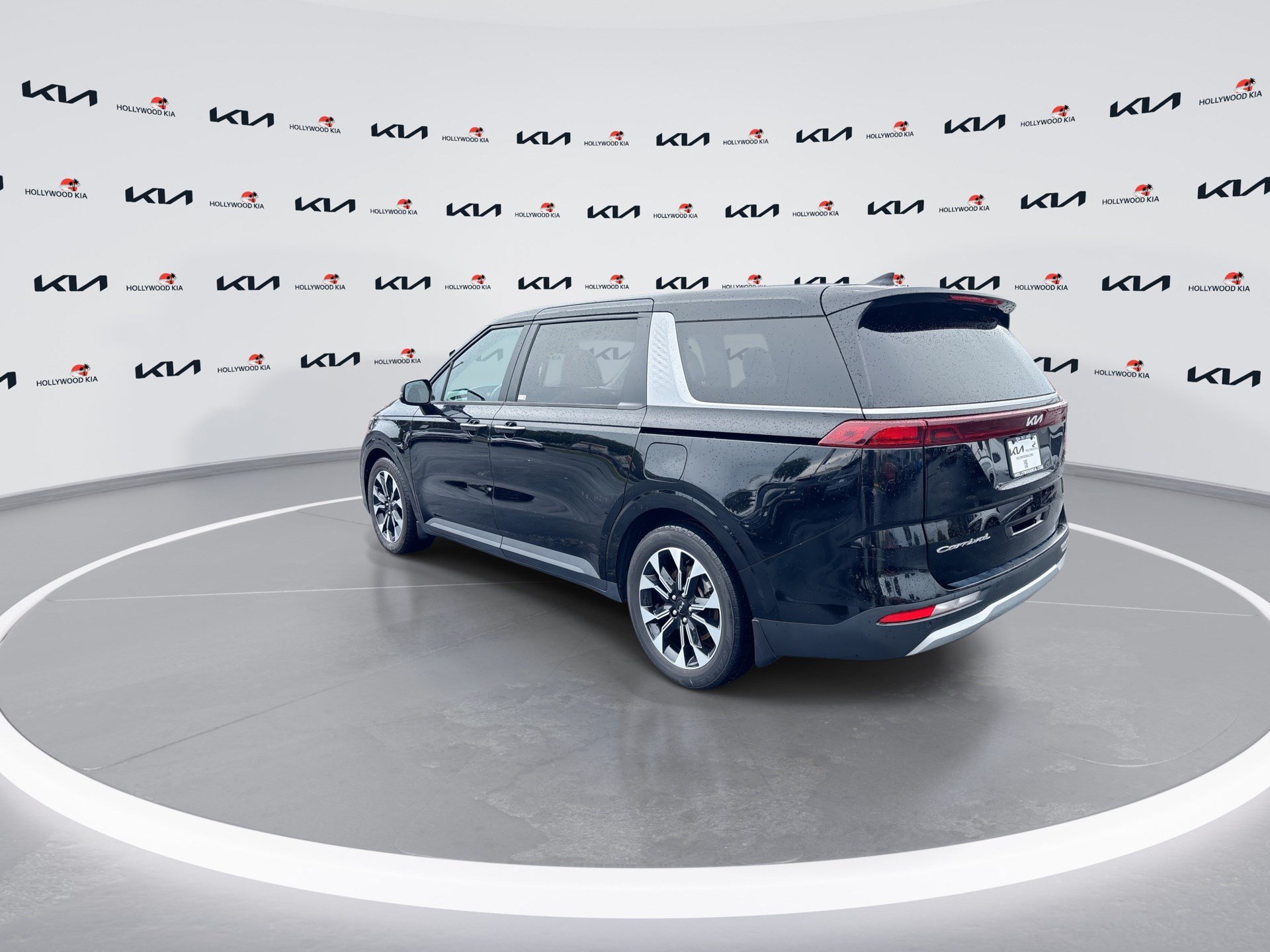 Used 2022 Kia Carnival EX FWD image 6