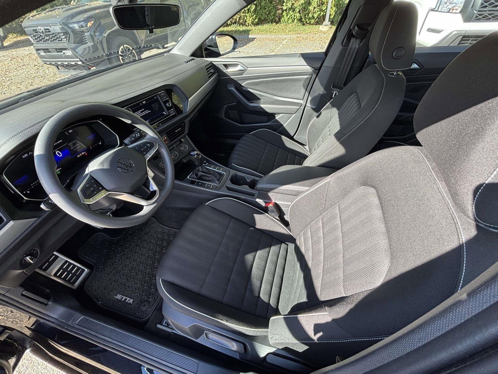 Used 2023 Volkswagen Jetta Sport image 14