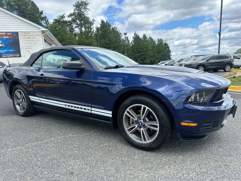 Used 2010 Ford Mustang Premium RWD image 2