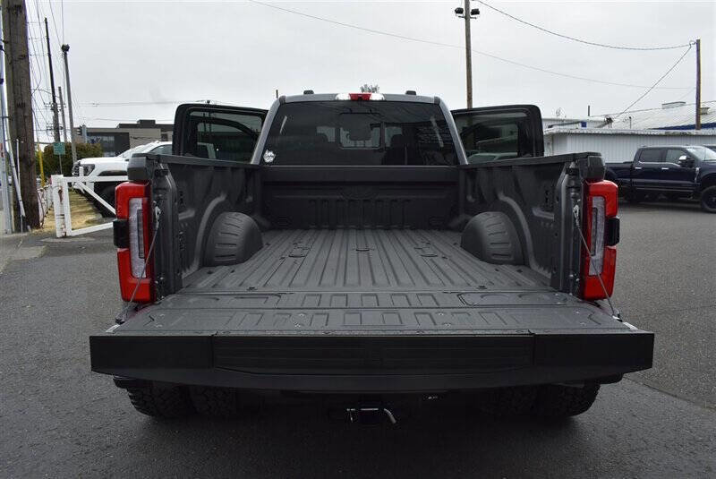 Used 2025 Ford F450 Platinum w/ FX4 Off-Road Package image 37