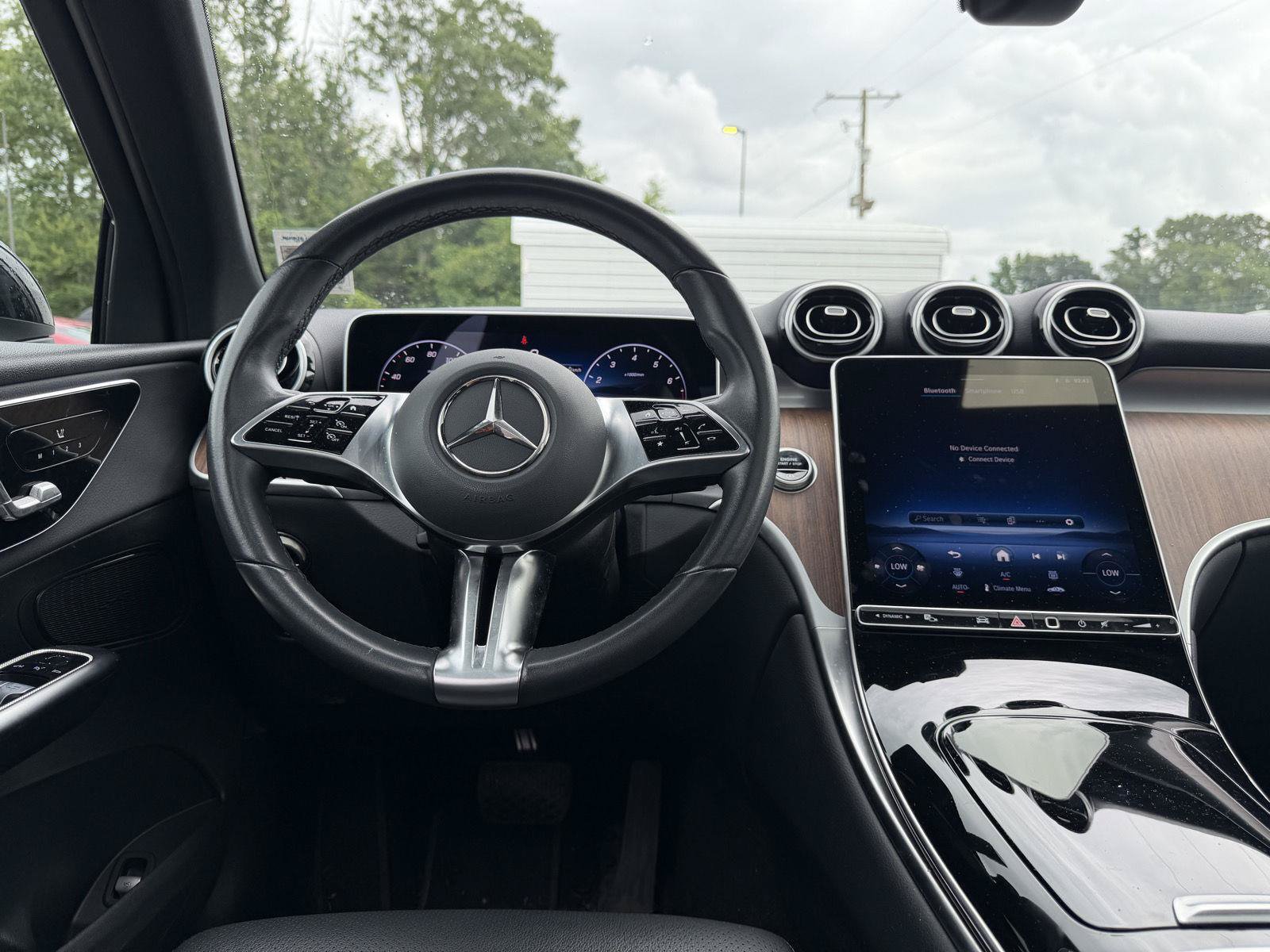 Used 2025 Mercedes-Benz GLC 300 4MATIC image 19