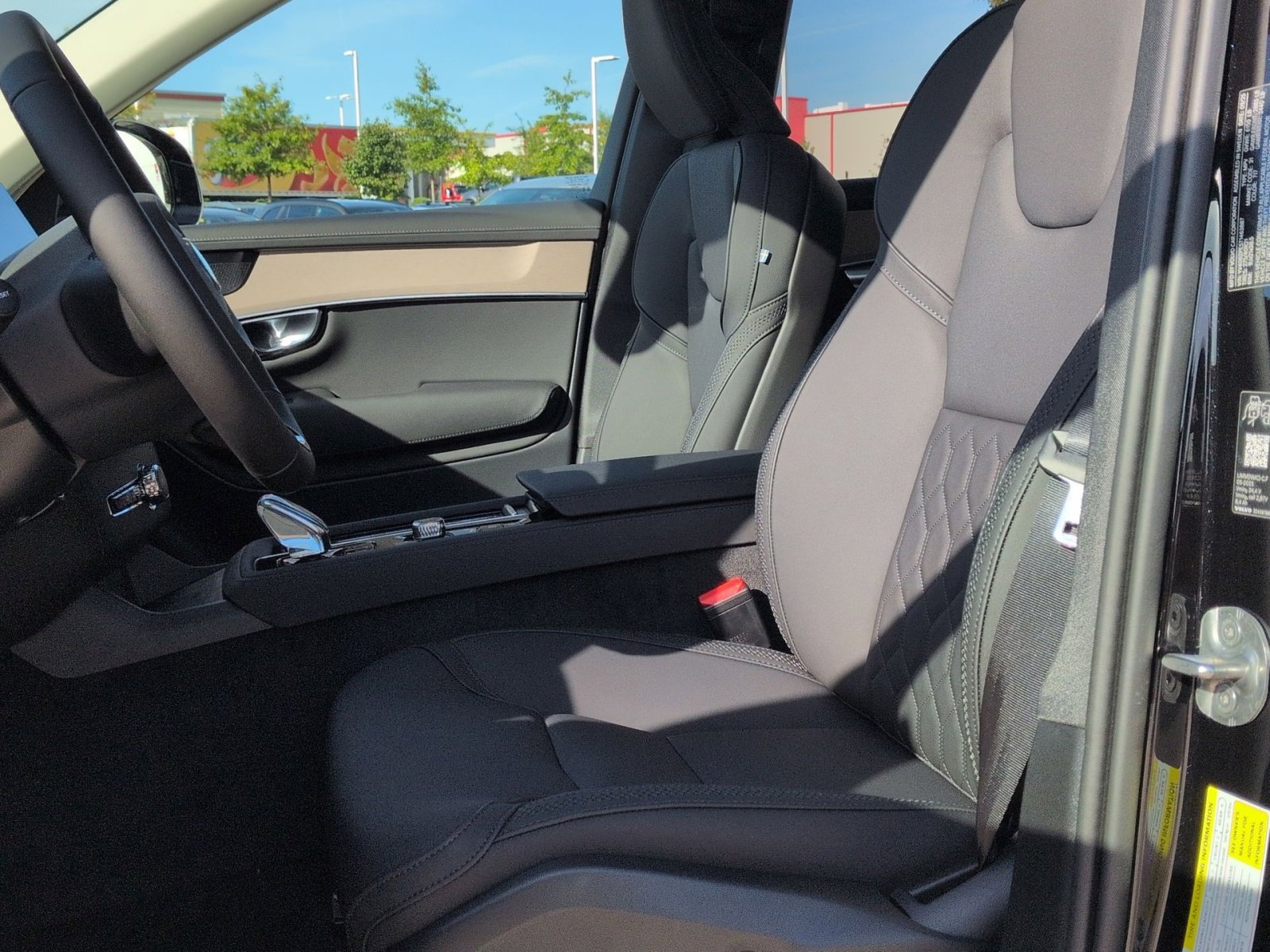 New 2026 Volvo XC90 B6 Plus w/ Protection Package Premier image 13