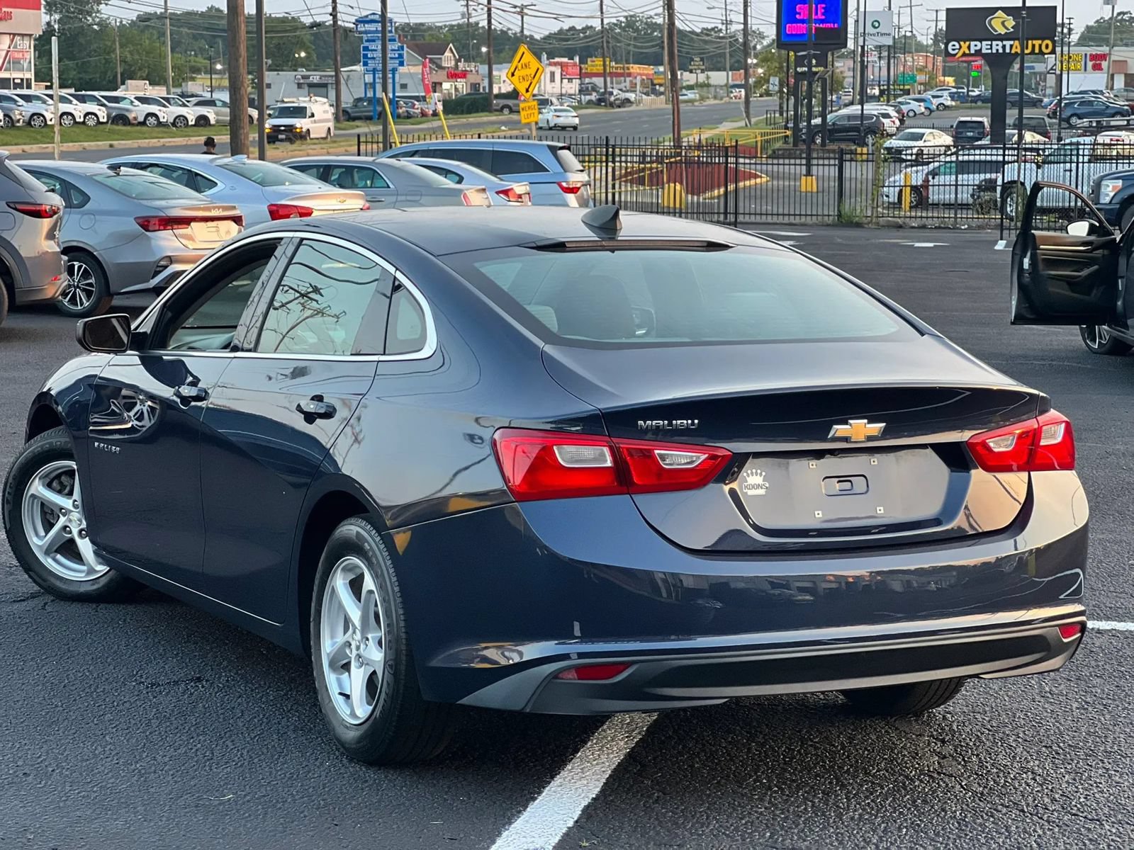 Used 2018 Chevrolet Malibu LS w/ LPO, Convenience Package 1 FWD image 3