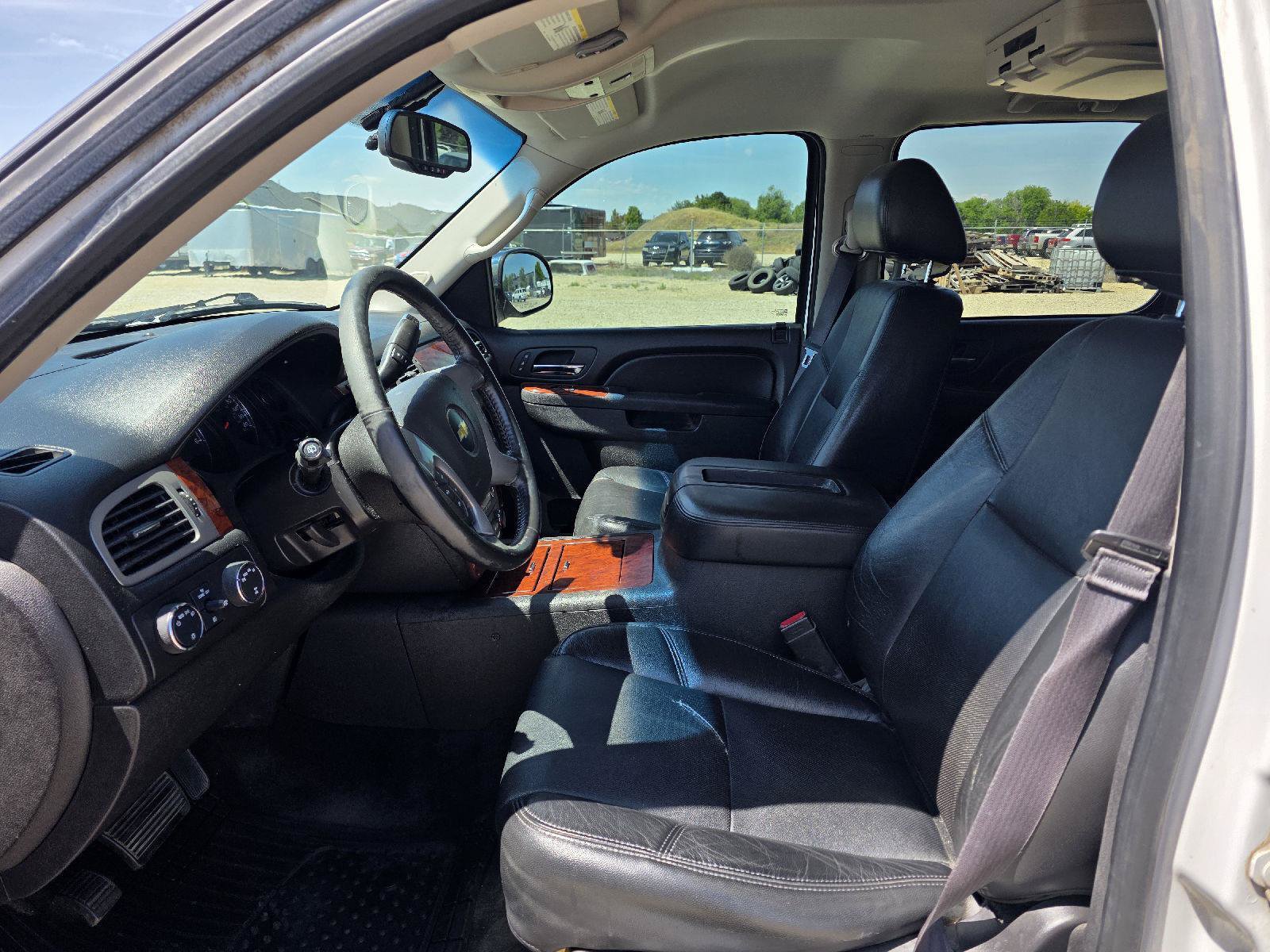 Used 2013 Chevrolet Suburban LTZ AWD/4WD image 7