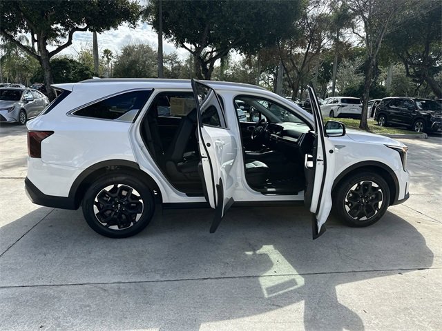 Used 2024 Kia Sorento S image 32