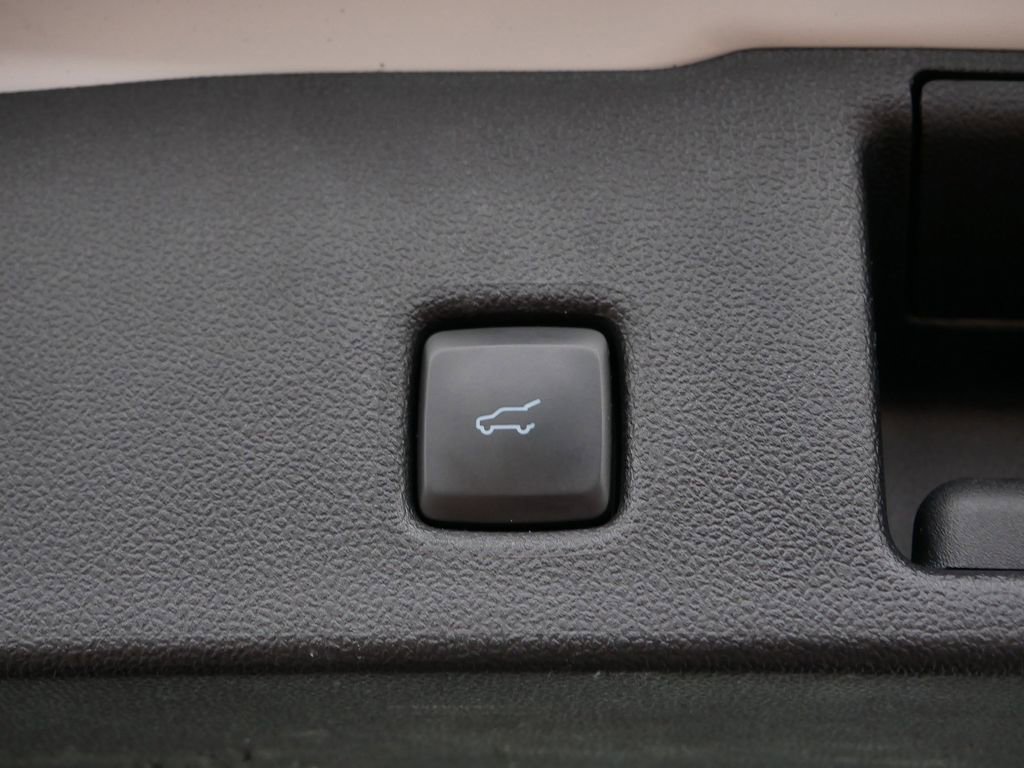 Used 2020 Ford Escape SE Sport image 12