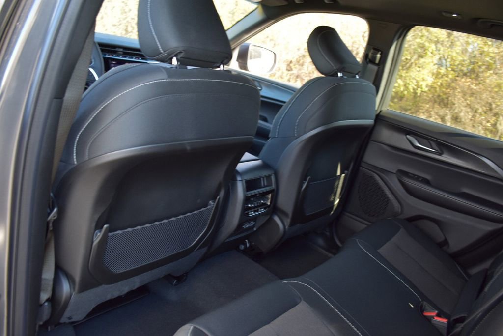 New 2025 Jeep Grand Cherokee Laredo X w/ Luxury Tech Group I image 27