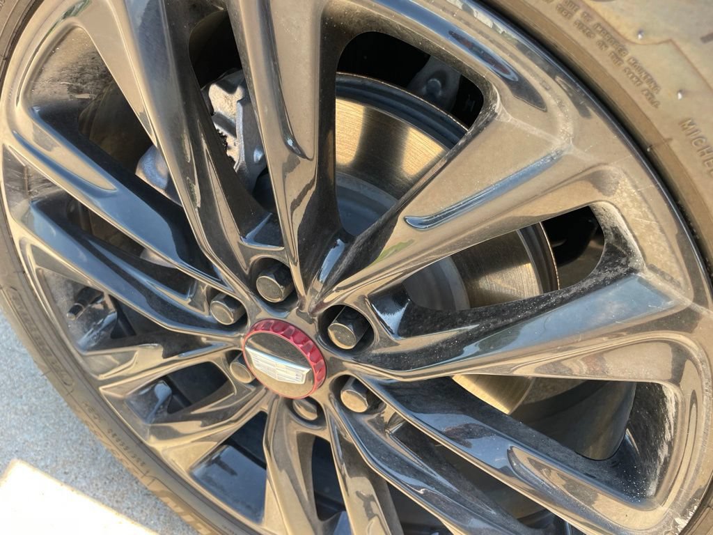 Used 2025 Cadillac XT5 Luxury w/ LPO, Red Accent Package AWD/4WD image 18