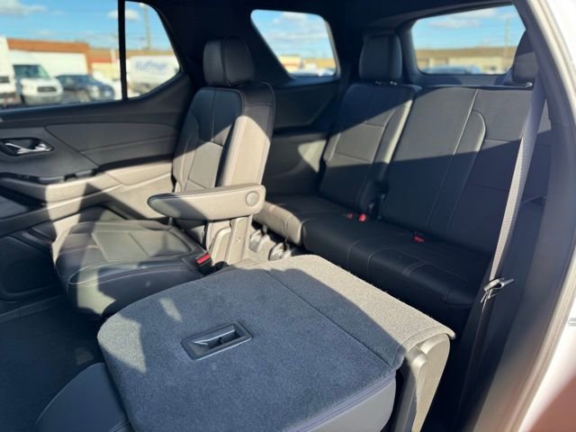 Used 2023 Chevrolet Traverse RS image 28