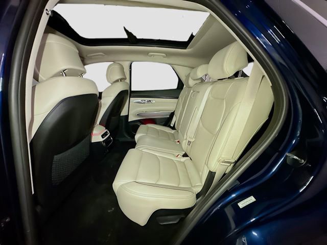 Used 2023 Genesis GV70 2.5T w/ Advanced Package image 19