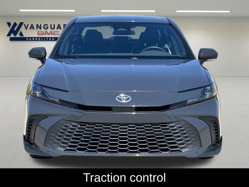 Used 2025 Toyota Camry SE image 3