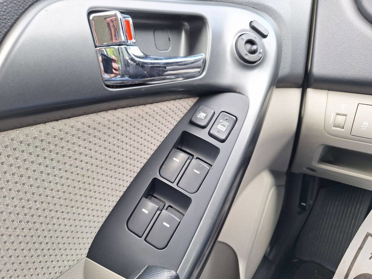 Used 2013 Kia Forte EX image 19