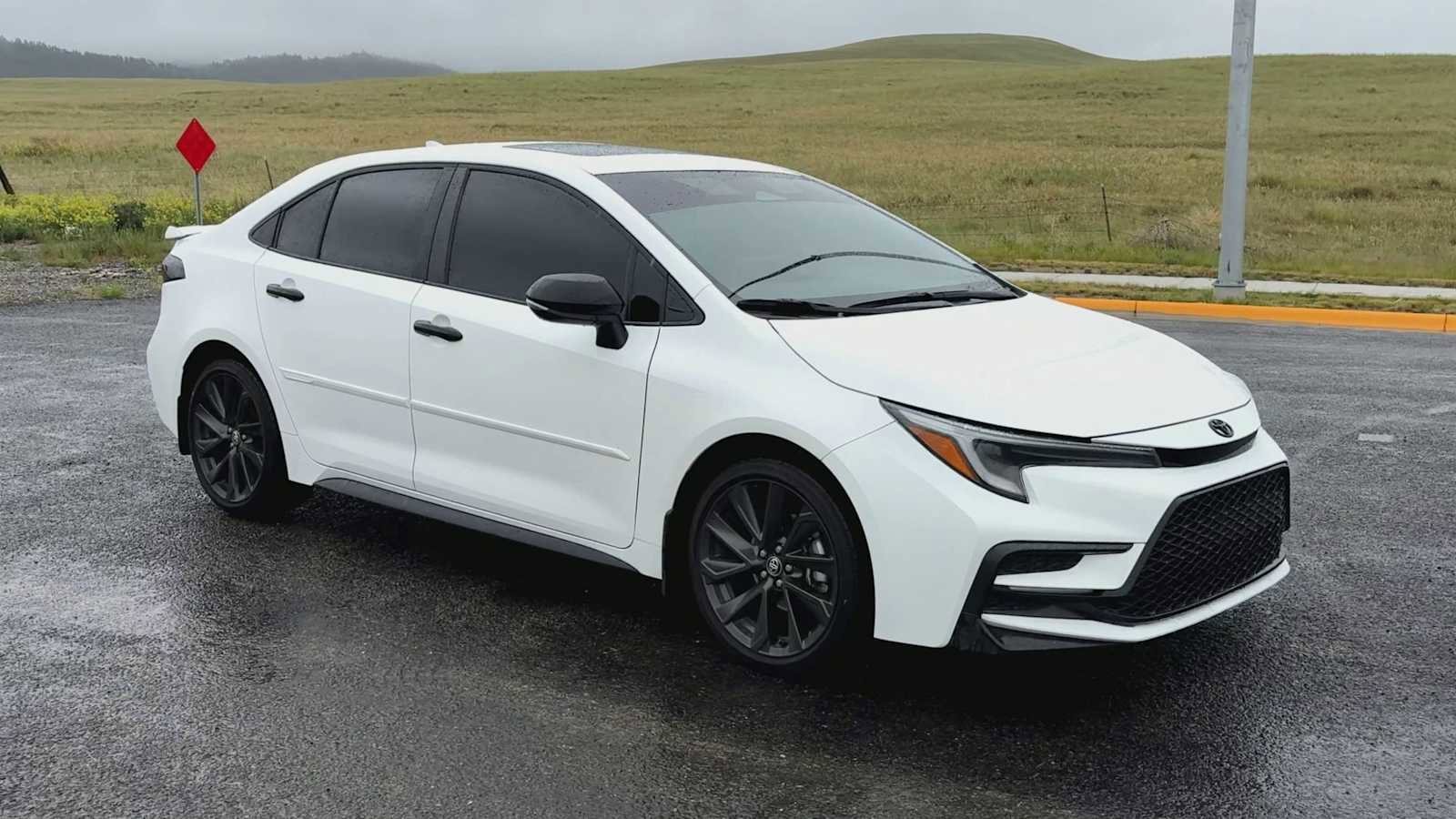 Used 2025 Toyota Corolla XSE FWD image 2