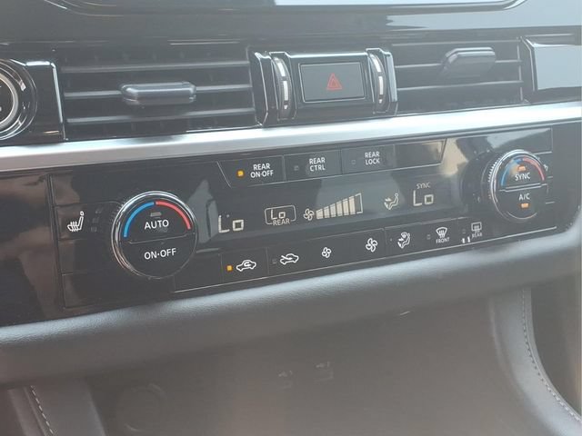 Used 2024 Nissan Pathfinder SV FWD image 8