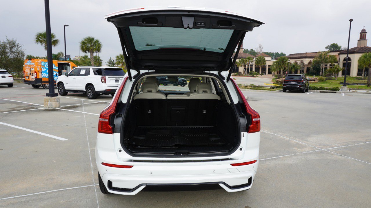 Used 2025 Volvo XC60 B5 Ultra w/ Protection Package Premier image 38