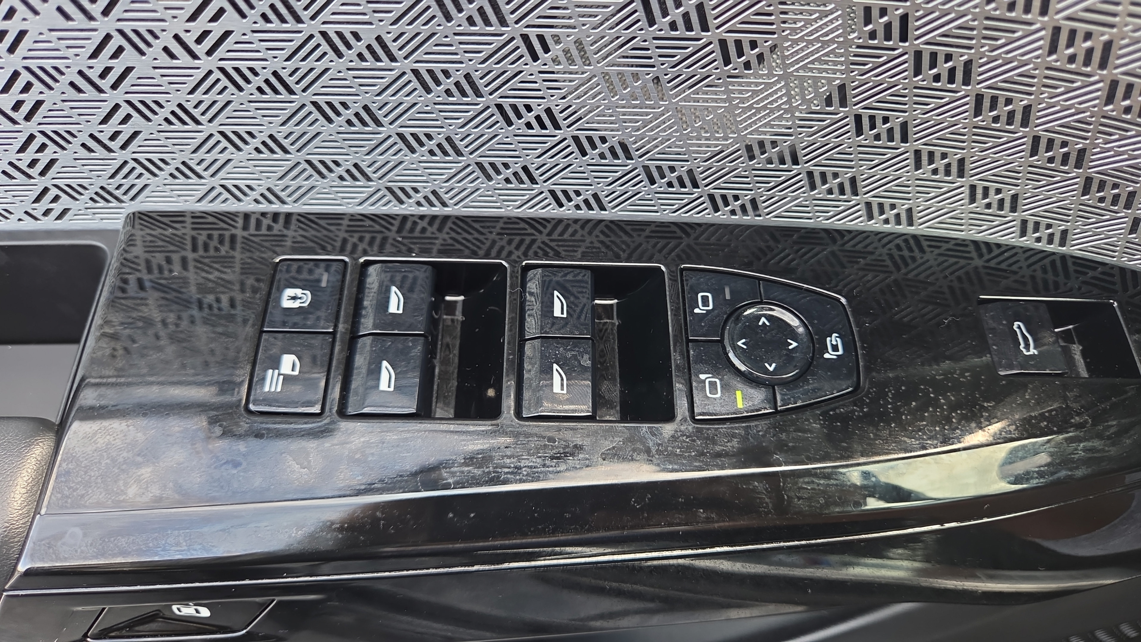 Certified 2024 BMW 760i xDrive w/ Executive Package AWD/4WD image 30