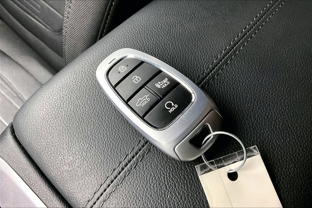 Used 2022 Hyundai Santa Cruz SEL w/ Activity Package FWD image 12