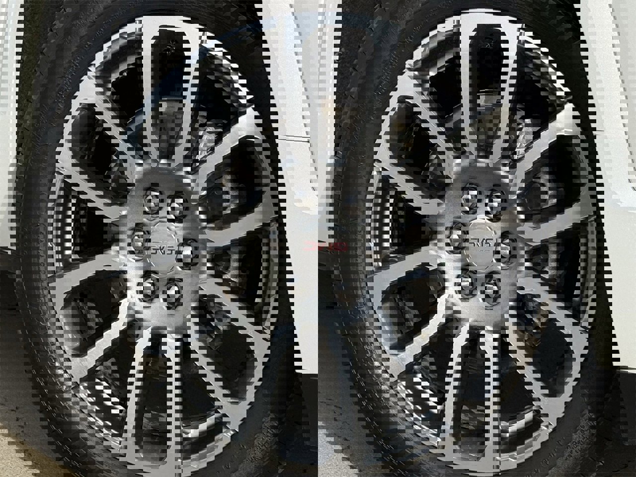 Used 2023 GMC Acadia Denali w/ Denali Ultimate Package image 9