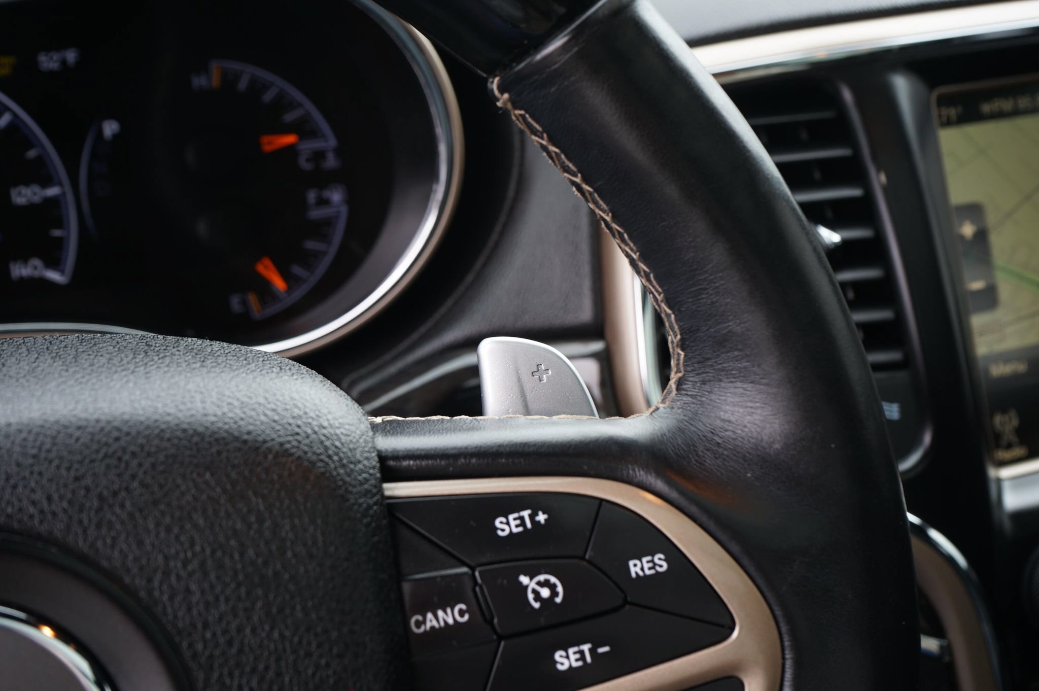 Used 2017 Jeep Grand Cherokee Overland AWD/4WD image 27