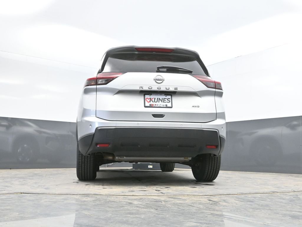 Used 2025 Nissan Rogue SV AWD/4WD image 34
