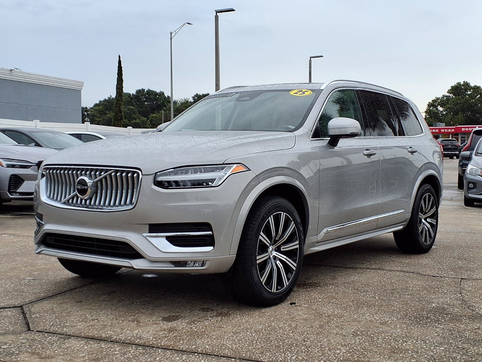 Used 2025 Volvo XC90 B5 Core w/ Protection Package Premier AWD/4WD image 3