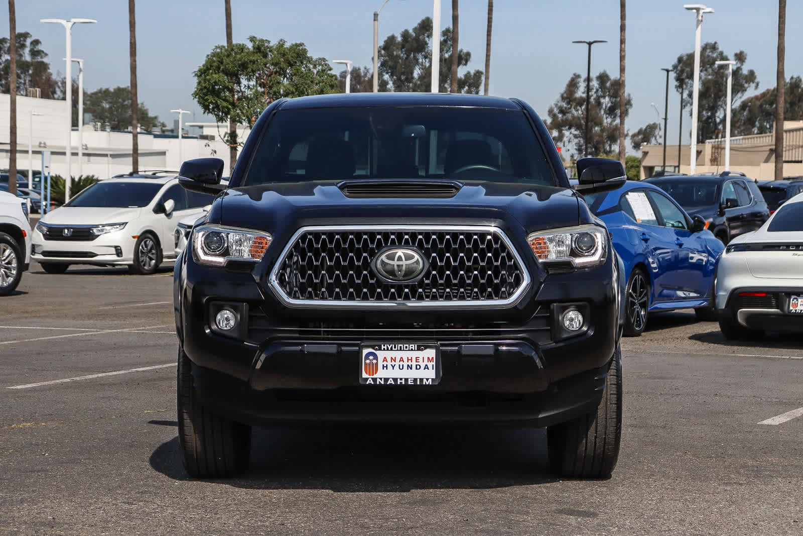 Used 2018 Toyota Tacoma TRD Sport w/ Technology Package image 3