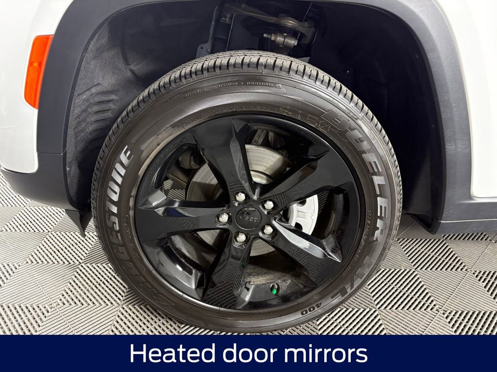 Used 2025 Jeep Grand Cherokee Altitude AWD/4WD image 11