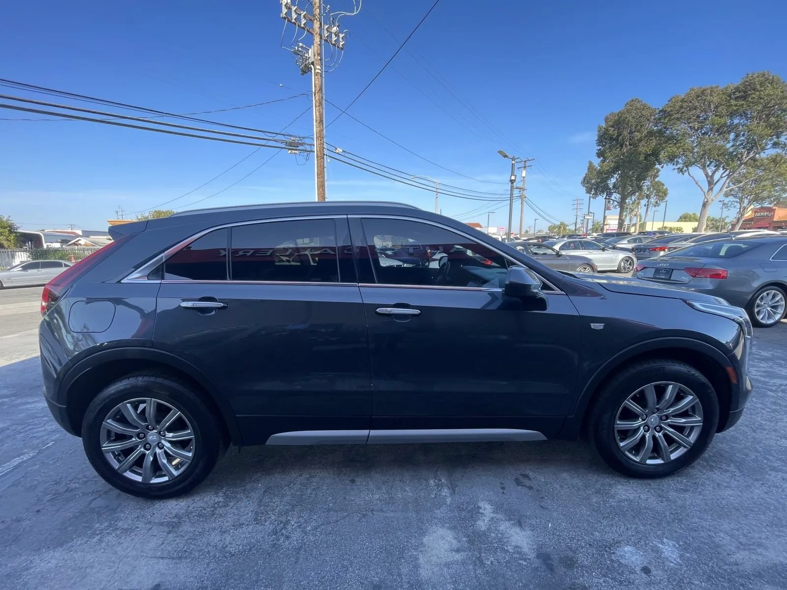 Used 2019 Cadillac XT4 Premium Luxury w/ Cold Weather Package FWD image 4