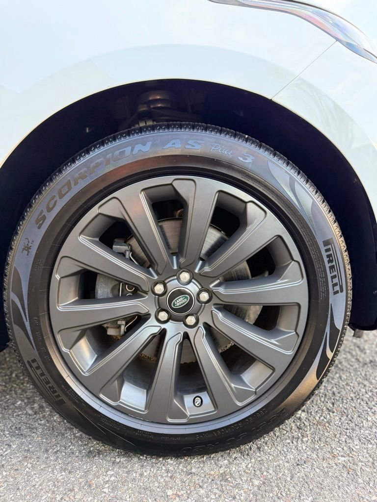 Used 2019 Land Rover Range Rover Velar R-Dynamic SE AWD/4WD image 18
