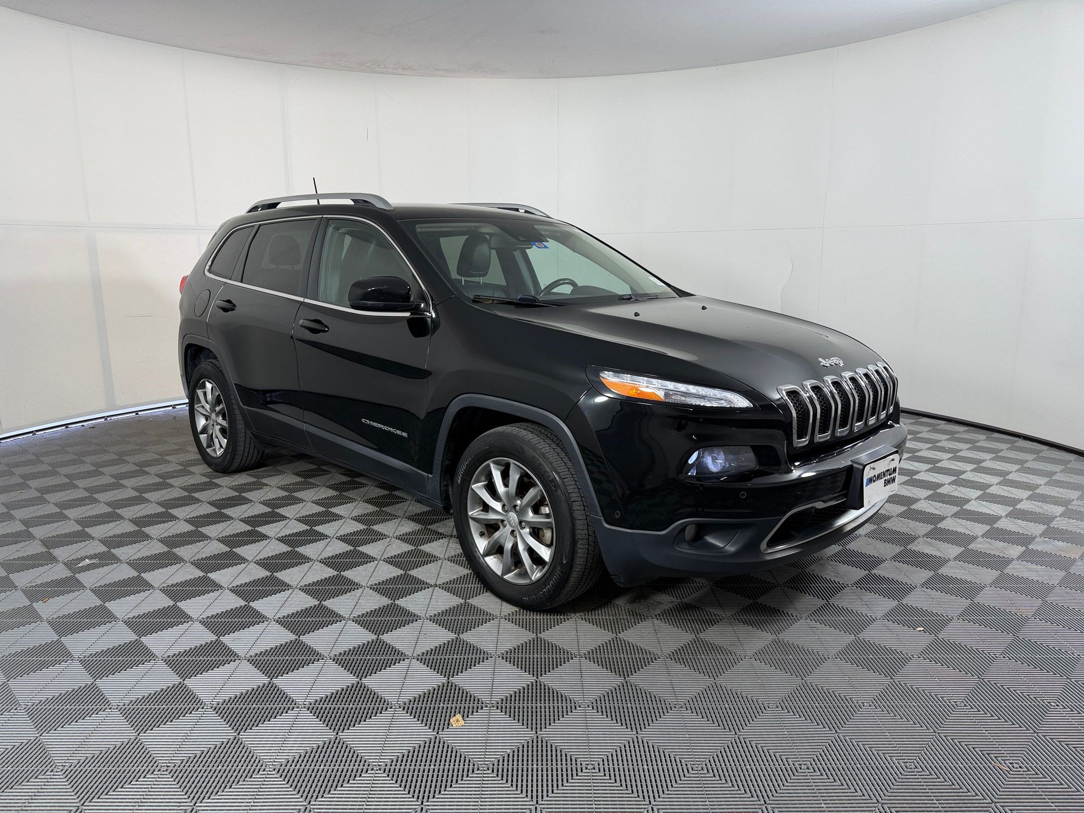 Used 2018 Jeep Cherokee Limited w/ Technology Group AWD/4WD image 7