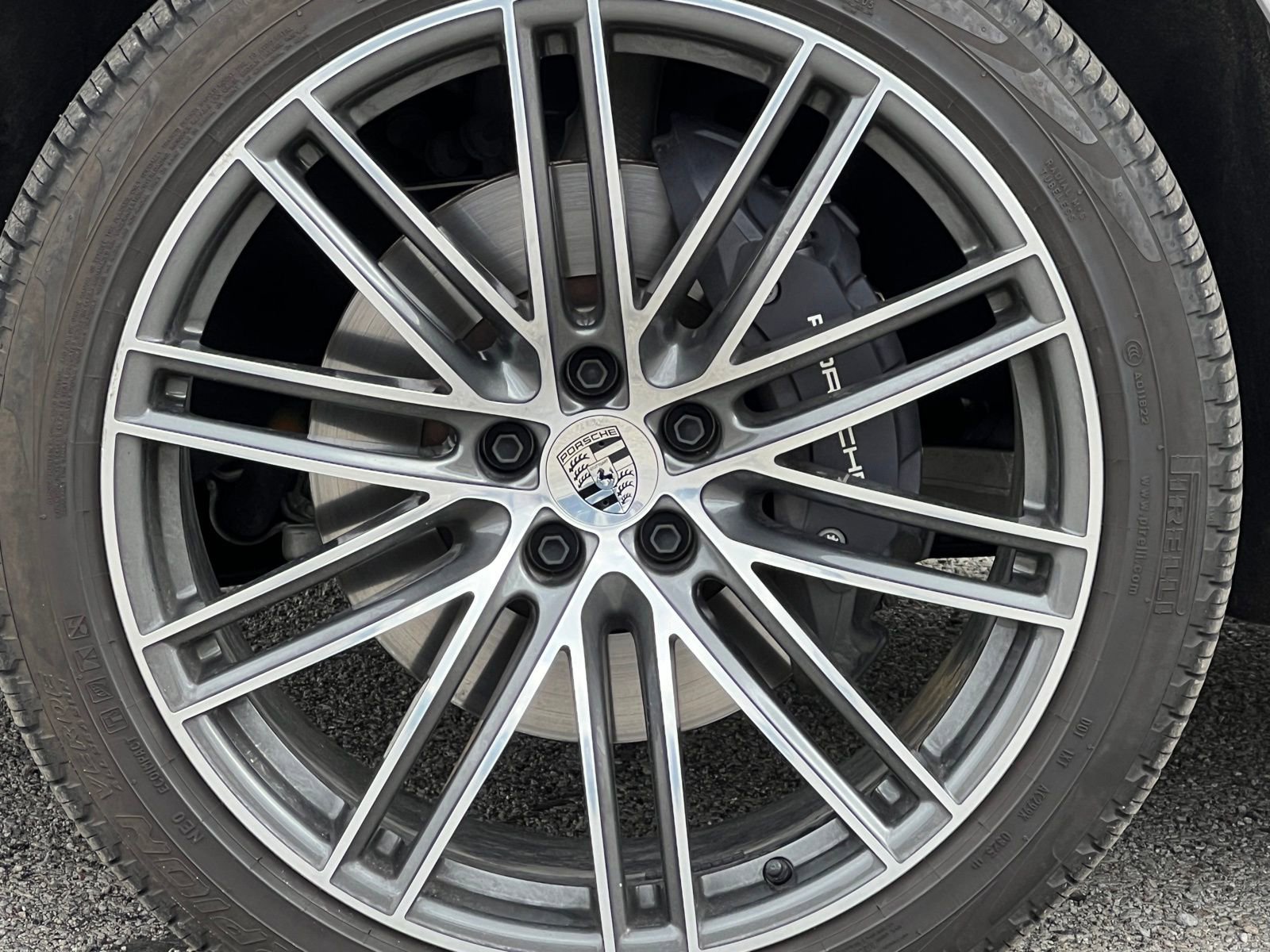 Certified 2025 Porsche Macan image 13