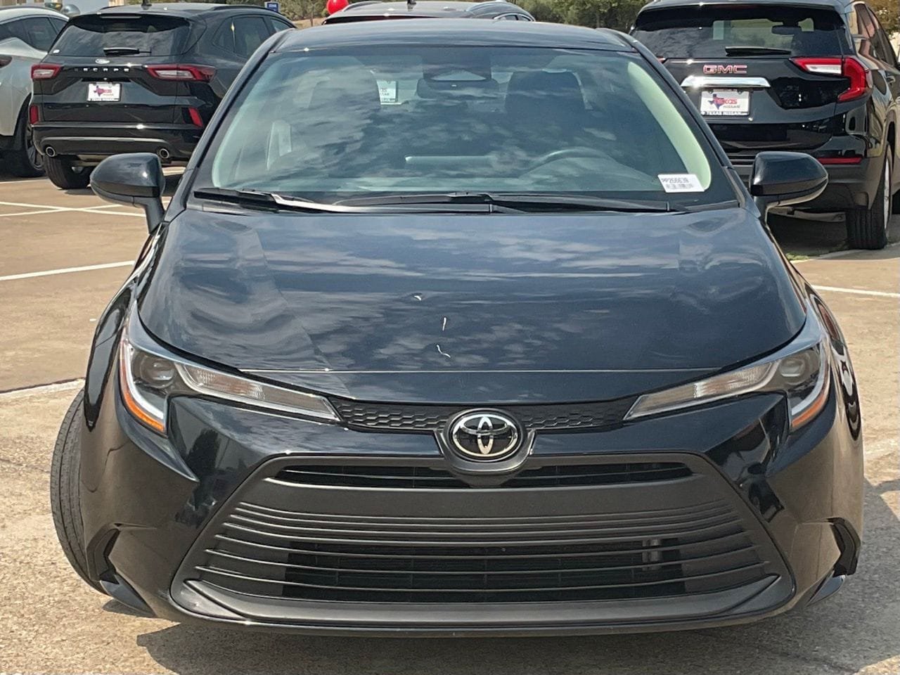 Used 2025 Toyota Corolla LE FWD image 2