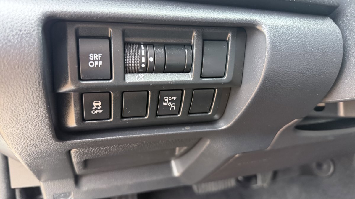 Used 2018 Subaru Crosstrek 2.0i Premium w/ Eyesight System image 17