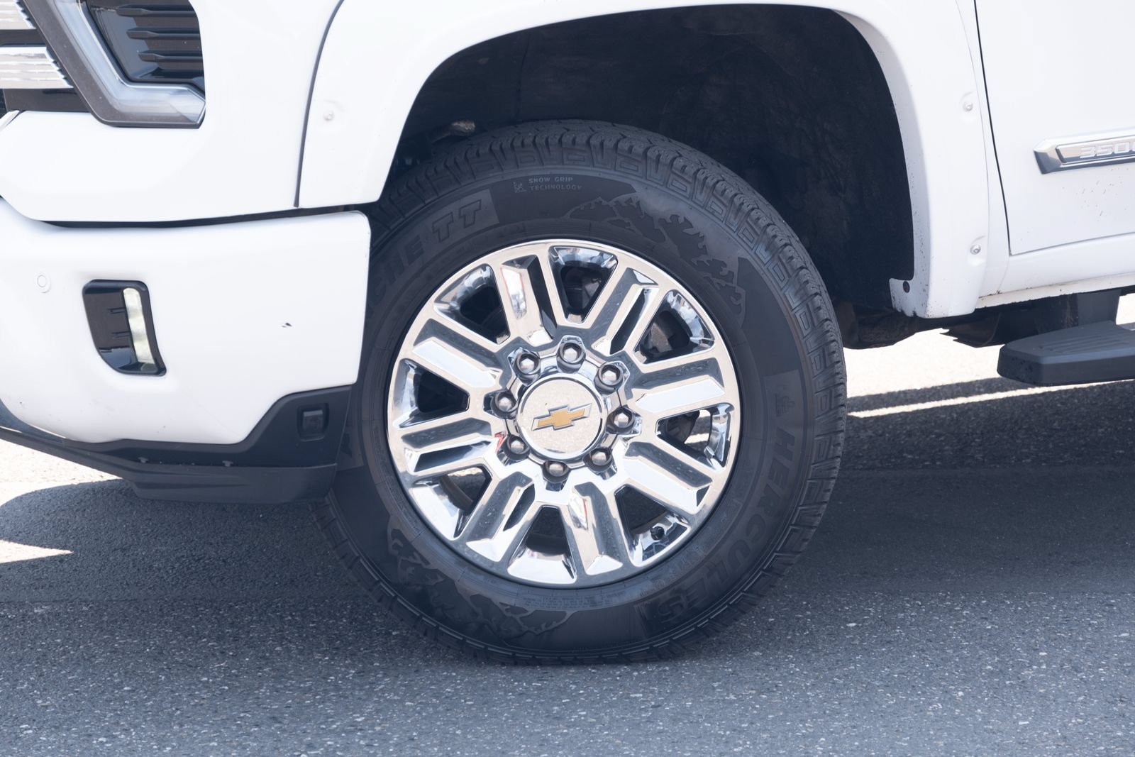 Used 2024 Chevrolet Silverado 3500 High Country w/ Technology Package AWD/4WD image 26